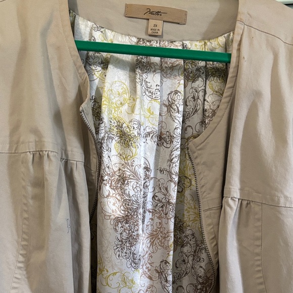 Motto Beige Jacket with 2/3 length sleeves and Patterned Lining - Picture 5 of 9